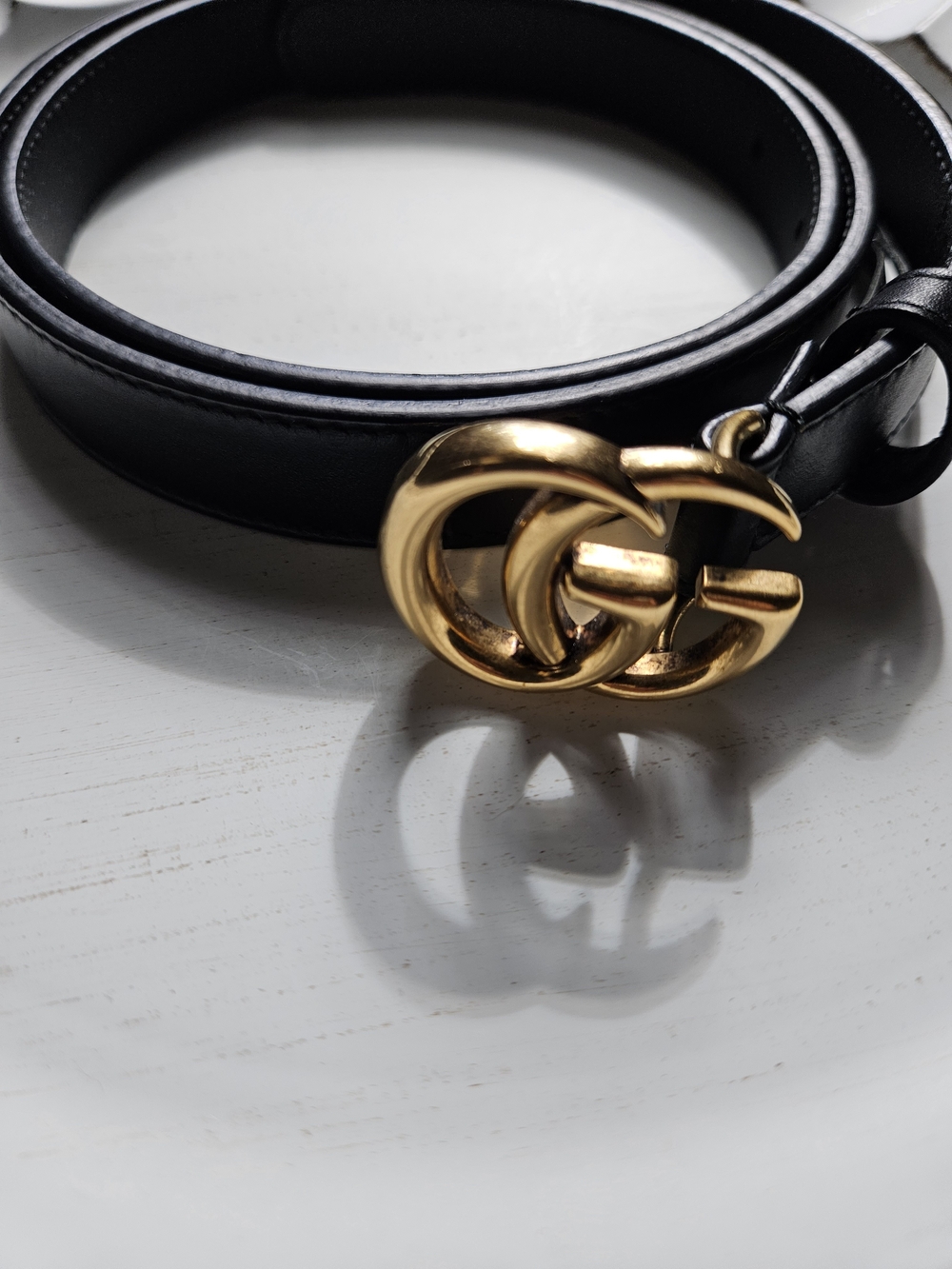 Gucci Black Leather Belt with Gold Hardware - Picture 2 of 8
